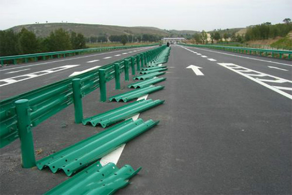 黄石波形护栏的维护与管理确保道路安全的关键步骤