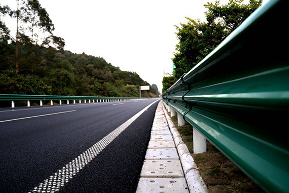 黄石高速公路护栏的常用类型